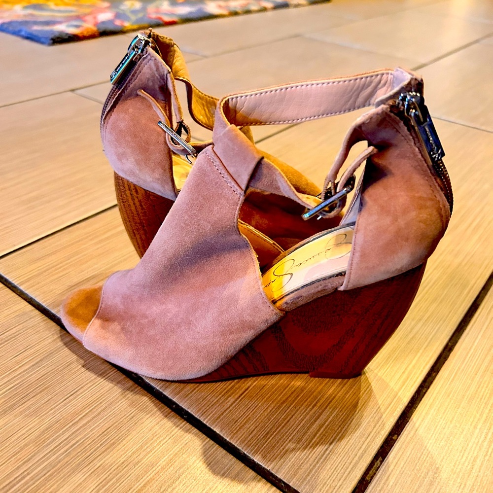 Wood wedge heel shoes